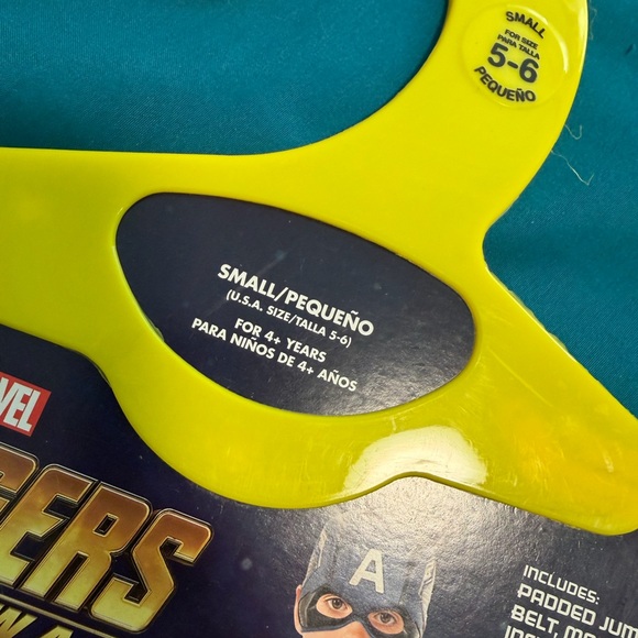 Boys Captain America costume S - Picture 9 of 10